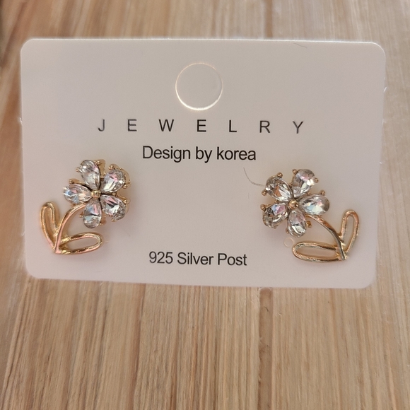 🌼🌼NEW🌼🌼Beautiful Flower Earrings with 925 Silver Posts - Picture 11 of 13